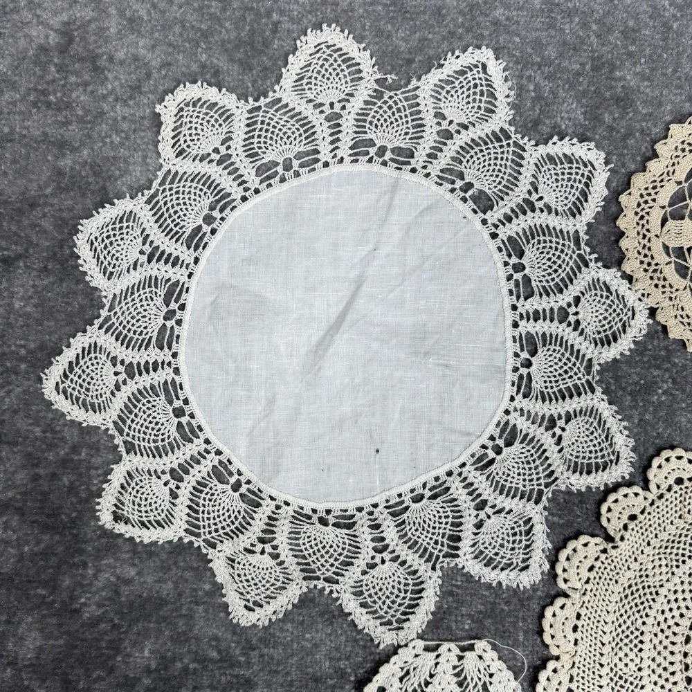 Vintage Lot Of 4 Doilies Round Bell‎ Crochet Delicate - Picture 11 of 12
